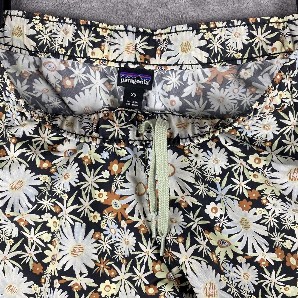 Patagonia Shorts Womens XS Barely Baggies Black Daisy Floral Summer Y2K Festival - Picture 7 of 13